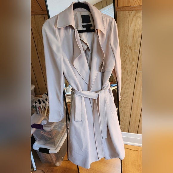 Light weight cream trench coat - Picture 4 of 4